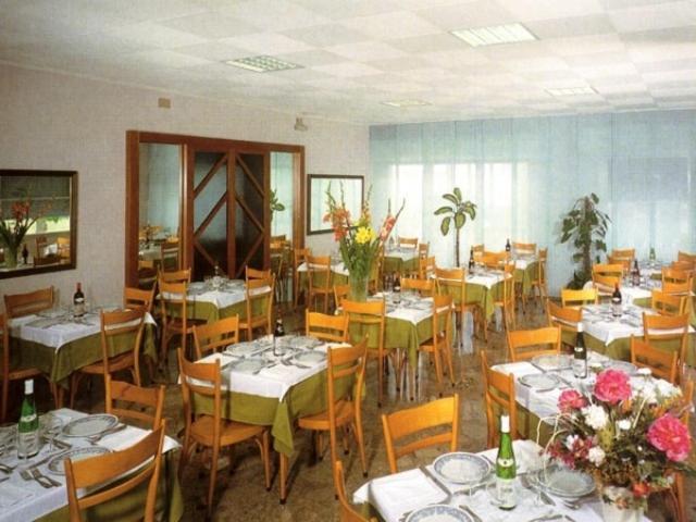 Hotel Gladiola Rimini Exterior foto